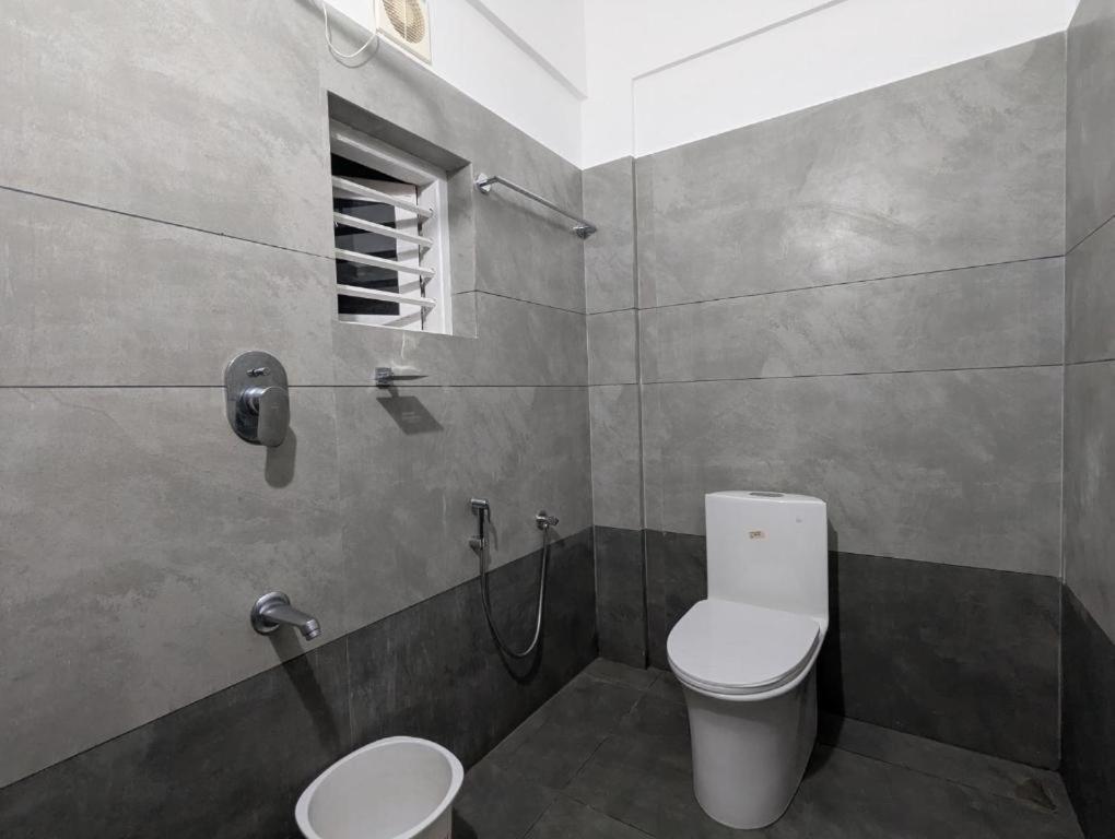 Jayalakshmi Rooms Vaduvanchal Exterior photo