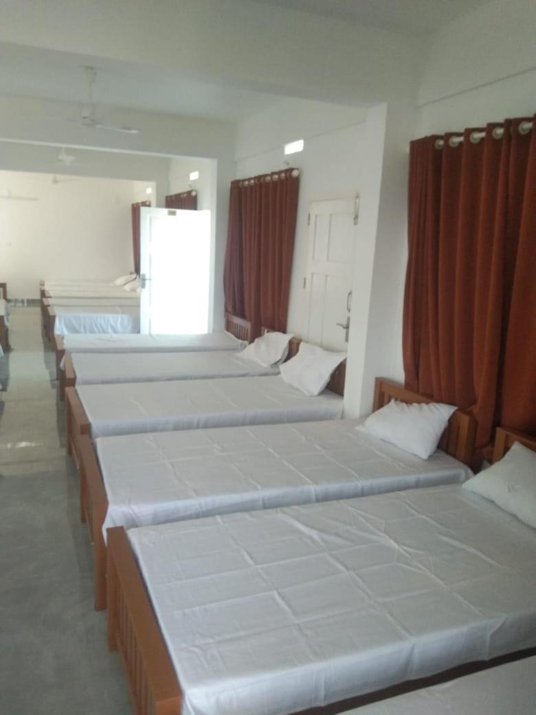Jayalakshmi Rooms Vaduvanchal Exterior photo